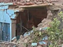 मिर्जापुर : टायर फटने से बेकाबू ट्रक घर में घुसा, मां-बेटे समेत 3 की मौत