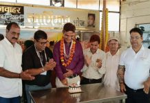 स्वाभिमान भोज में मनाया डॉ. अमित यादव का जन्मदिन, जरूरतमंदों को भोजन कराया