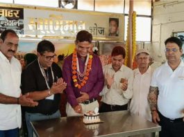 स्वाभिमान भोज में मनाया डॉ. अमित यादव का जन्मदिन, जरूरतमंदों को भोजन कराया