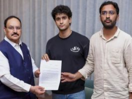 कॉकरोच जनता पार्टी ने तीन मांगों के साथ जेपी नड्डा को सौंपा ज्ञापन