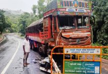 कर्नाटक में एमयूवी और लॉरी की टक्कर में 7 लोगों की मौत, दो गंभीर घायल