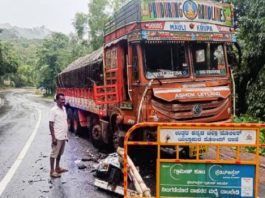कर्नाटक में एमयूवी और लॉरी की टक्कर में 7 लोगों की मौत, दो गंभीर घायल