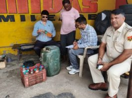 नसीराबाद में रसद विभाग का नवीन टायर्स रिपेयर्स पर छापा, 16 लीटर पेट्रोल जब्त