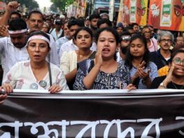 आरजी कर पीड़िता के पिता विसरा सैंपल से छेड़छाड़ वाला पत्र लेकर पहुंचे कोर्ट