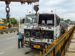 जयपुर में ट्रेलर की चपेट में आने फुटपाथ पर खड़े 4 लोगों की मौत, महिला घायल