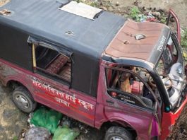 औरंगाबाद : 15 फीट गहरी नहर में गिरी स्कूल मैजिक वैन, 13 बच्चे घायल