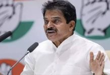इंटरनेट या दुकानें बंद कराने से बात नहीं बनेगी, प्रधान को हटाना पड़ेगा : कांग्रेस