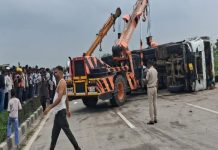 चित्तौड़गढ़ में अनियंत्रित ट्रेलर बाइक पर पलटा, मां-बेटे की मौके पर ही मौत