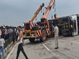 चित्तौड़गढ़ में अनियंत्रित ट्रेलर बाइक पर पलटा, मां-बेटे की मौके पर ही मौत