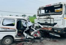 महाकाल के दर्शन कर लौट रहे वडोदरा के 6 युवकों की सड़क हादसे में मौत
