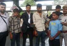 टीटीई चेकिंग स्टाफ की सतर्कता से ट्रेन में 4 शातिर चोर अरेस्ट, 8 मोबाइल फोन व 4500 रुपए बरामद