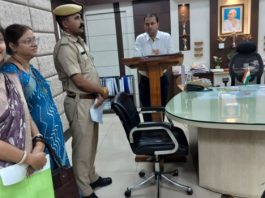 राष्ट्रध्वज का अनादर रोकने के लिए हिन्दू जनजागृति समिति ने प्रशासन व स्कूलों को सौंपे ज्ञापन