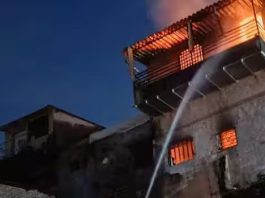 मुंबई : पिता-पुत्र की कुछ दिनों पहले हत्या के बाद सील मकान में लगी भीषण आग