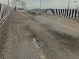 नसीराबाद : 39 करोड़ का रेलवे ओवरब्रिज, चंद महीनों में सड़क बदहाल