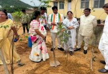 नेशनल मेडिकोज ऑर्गनाइजेशन ने माकड़वाली पीएचसी में लगाए 50 पौधे