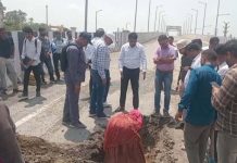 नसीराबाद के क्षतिग्रस्त हुए नवनिर्मित रेलवे ओवरब्रिज पर आवागमन बंद, सड़क बनी खतरा
