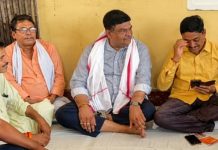 अलवर में मंत्री संजय शर्मा के धरने पर बैठने से मचा हड़कंप, 5 सफाई कर्मचारियों को तुरंत मिले नियुक्ति पत्र