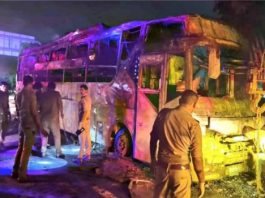 ग्रेटर नोएडा में यमुना एक्सप्रेसवे पर धू-धू कर जली स्लीपर बस, 9 यात्रियों की मौत