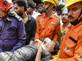 दिल्ली के सत्य निकेतन में 5 मंजिला पीजी भवन ढहने से 3 की मौत, कई घायल
