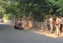 दिल्ली के आस्था कुंज पार्क में दोस्त को बंधक बनाकर किशोरी से गैंगरेप