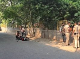 दिल्ली के आस्था कुंज पार्क में दोस्त को बंधक बनाकर किशोरी से गैंगरेप