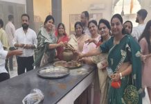 धूप दशमी पर जिनेंद्र भगवान की पूजा-अर्चना, महिलाओं ने किया धार्मिक अनुष्ठान