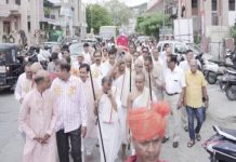 पर्युषण पर्व में भगवान महावीर जन्म वाचन पर गूंजे जयकारे