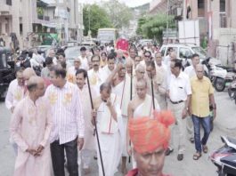 पर्युषण पर्व में भगवान महावीर जन्म वाचन पर गूंजे जयकारे