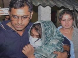 ससुर की हत्या में बेगुनाह निकली बहू शालू, 22 दिन बाद जेल से रिहा; भाई से लिपटकर रोई