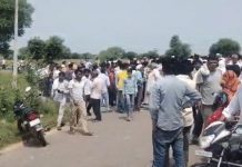 करौली में मिनी बस की चपेट में आने से दम्पती सहित 3 लोगों की मौत