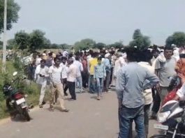 करौली में मिनी बस की चपेट में आने से दम्पती सहित 3 लोगों की मौत