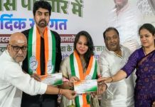 यूपी चुनाव से पहले कांग्रेस का बड़ा दांव, पूर्व IAS राकेश वर्मा और अभिनेत्री जारा खान ने थामा हाथ