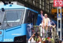 पटरी पर दौड़ी देश की पहली LNG ट्रेन, शाह ने साबरमती स्टेशन से हरी झंडी दिखाकर किया रवाना