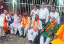 गोगा नवमी पर आस्था का उमड़ा सैलाब, विहिप ने छड़ियों के जुलूस पर की पुष्पवर्षा