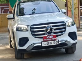 काम शुरू हो या ना हो नाम चमकने में कमी नहीं रहे