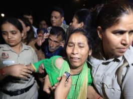 अंकिता भंडारी के माता-पिता को तड़के 4 बजे पुलिस ने हिरासत में लिया, बाद में रिहा
