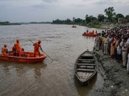 बिहार के राघोपुर में गंगा नदी में पलटी नाव, 13 बच्चों की मौत