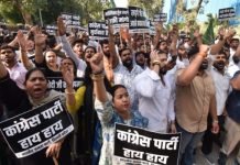 मोदी के दिवंगत पिता पर खरगे की टिप्पणी से गरमाई सियासत, दिल्ली में भाजपा का प्रदर्शन