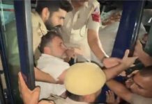 चुनाव आयोग के खिलाफ विपक्ष का हंगामेदार प्रदर्शन, राहुल-प्रियंका को पुलिस ने धरने से उठाया