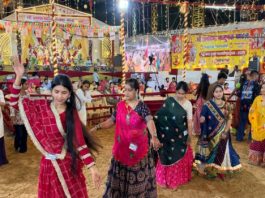 सिरोही के रामझरोखा मैदान में गरबा महोत्सव की धूम, गुजराती गीतों पर देर रात तक थिरके श्रद्धालु