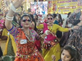 रामझरोखा मैदान में गरबा की धूम, मां के दरबार में उमड़ा श्रद्धालुओं का सैलाब