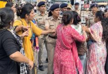 हरिद्वार में माहौल बिगाड़ने पर 16 महिलाएं अरेस्ट, रेलवे गेट के सामने मचा था हंगामा