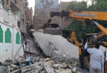 पूर्वी दिल्ली के सीमापुरी में भरभराकर गिरा 5 मंजिला मकान, 10 लोग सुरक्षित निकाले गए; रेस्क्यू जारी