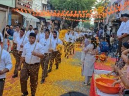 नसीराबाद में निकला RSS का पथ संचलन, जगह-जगह पुष्पवर्षा से स्वागत