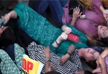 जंतर-मंतर पर विपक्ष का हंगामा, सड़क पर लेट गईं प्रियंका वाड्रा; राहुल गांधी भी हिरासत में